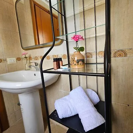 Apartment Cozy In Center Himare