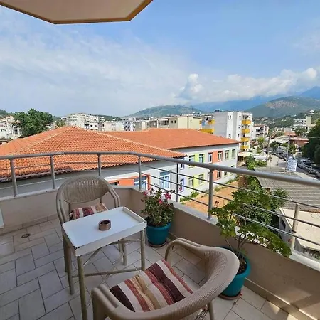 Apartment Cozy In Center Himare