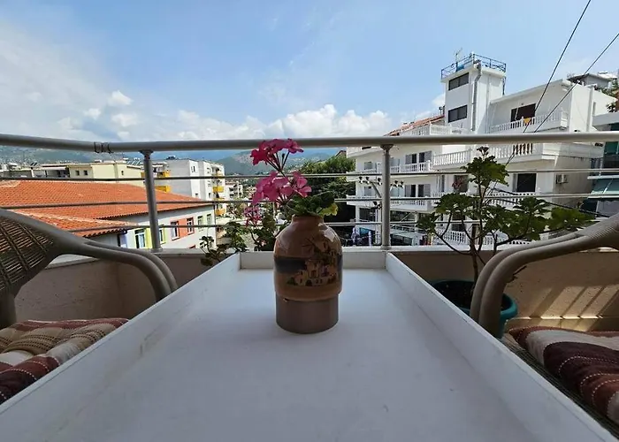 Cozy In Center Himara